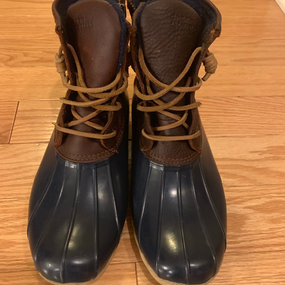 Women Sperry ankle boots